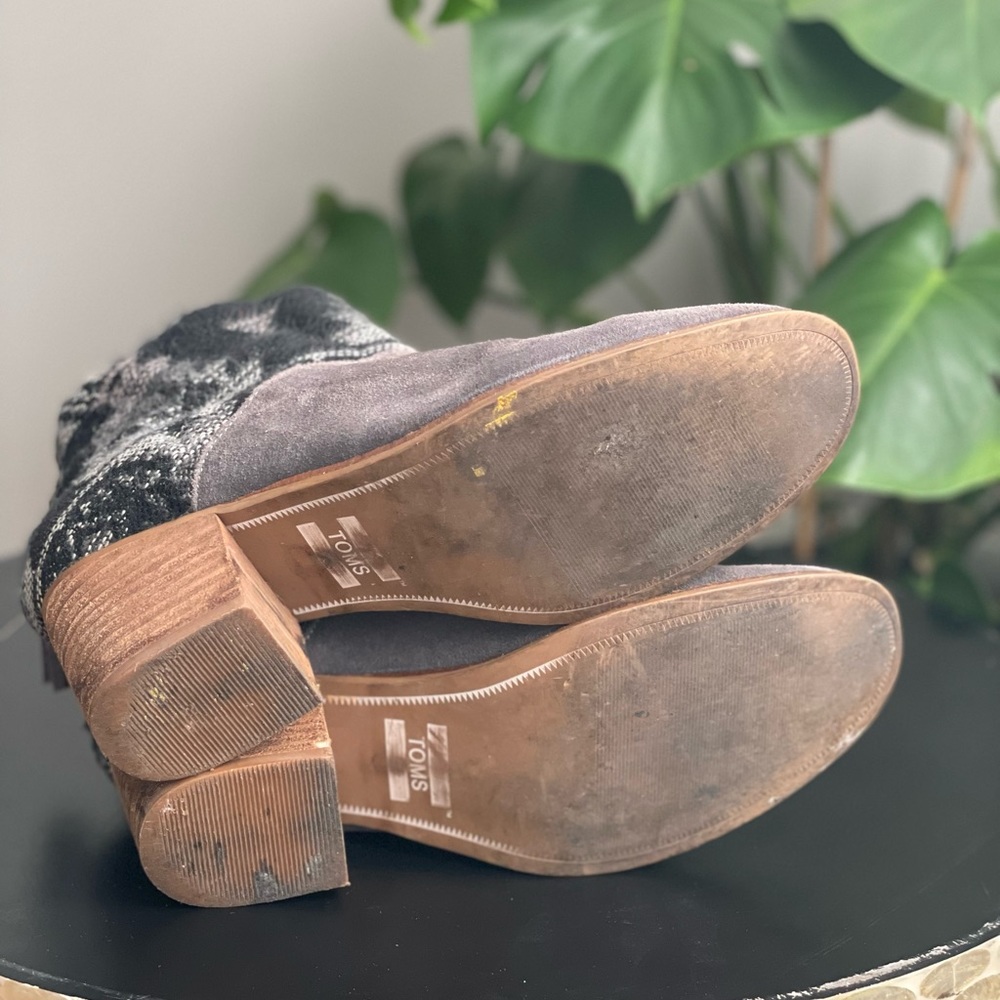 Toms Leila Aztec Print Gray Suede Heel Ankle Booties Sz 8 - Picture 7 of 8